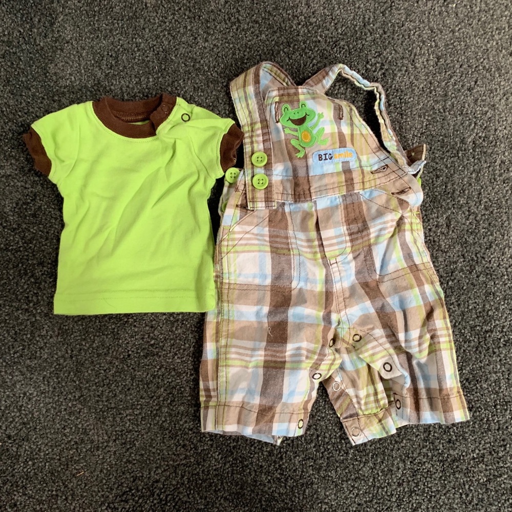 SOLD Carter’s Newborn outfit